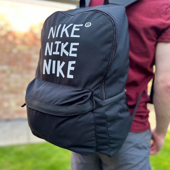 Nike black back pack - Picture 4 of 4